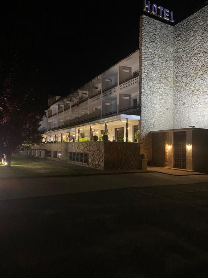 Hotel Las Cigueenas Trujillo Esterno foto