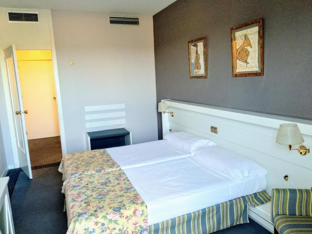 Hotel Las Cigueenas Trujillo Esterno foto