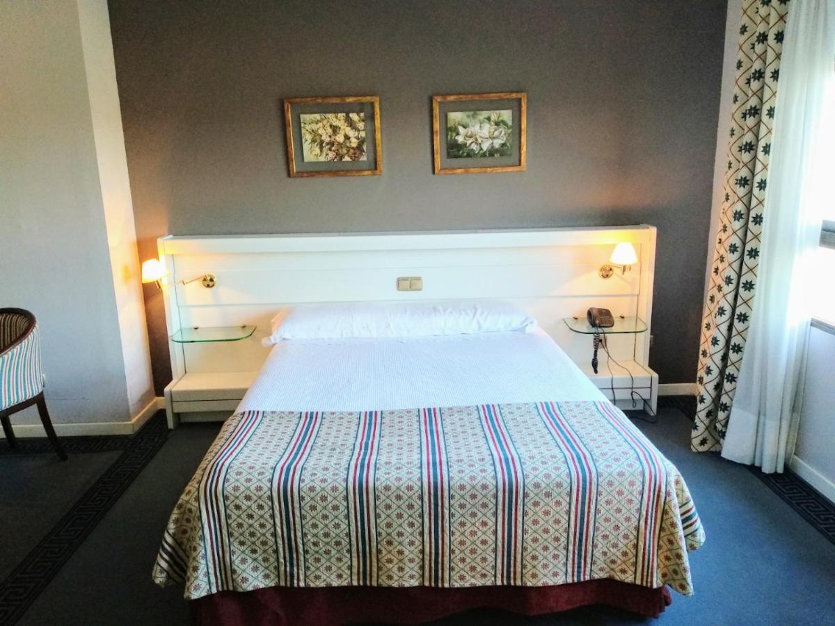 Hotel Las Cigueenas Trujillo Esterno foto